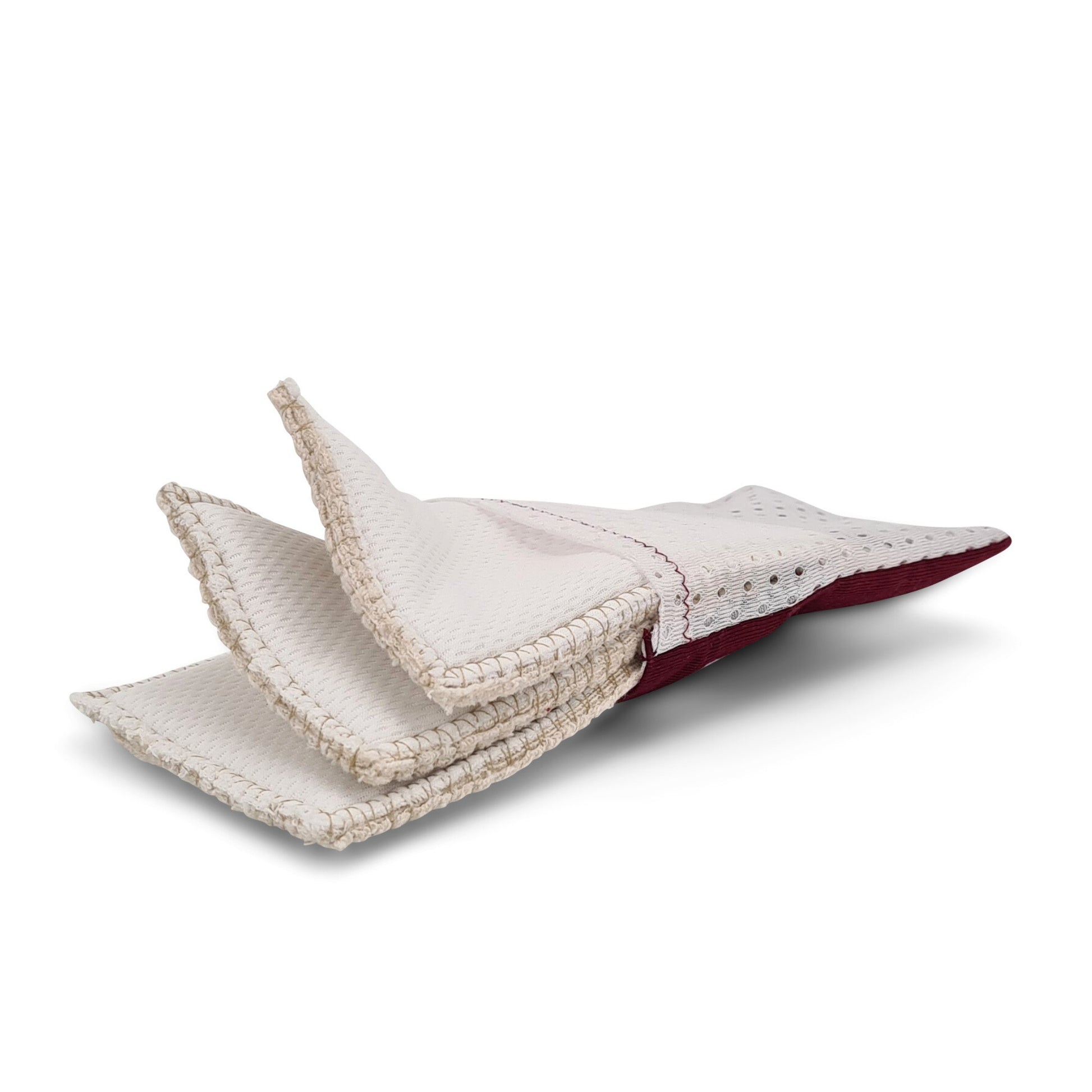 Die Hülle der Inkontinenzhose für Hunde wird mit 3 Hanfmix-Einlagen befüllt.