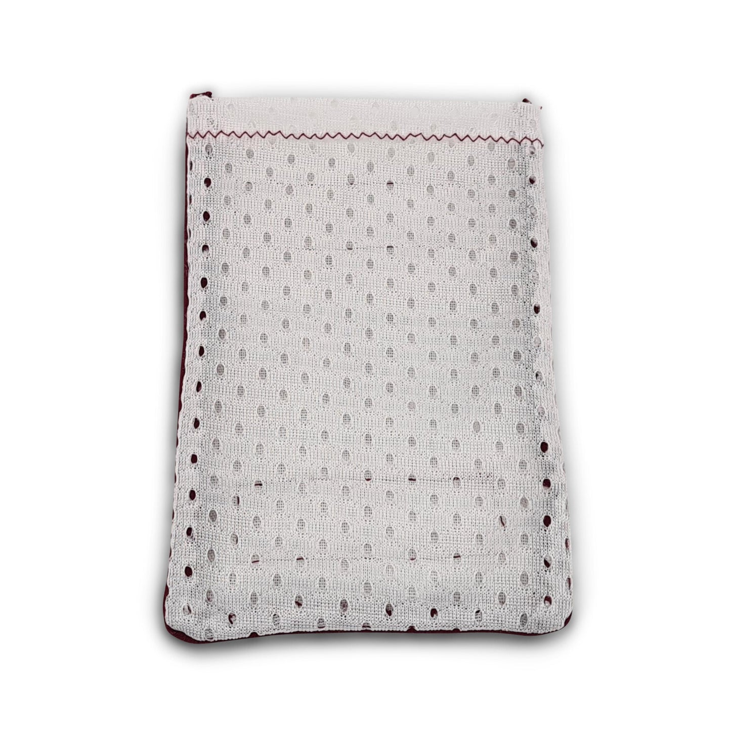 einzelne Hülle der Inkontinenzhose für Hunde. Oberseite aus glattem Polyestermesh mit groben Löchern.